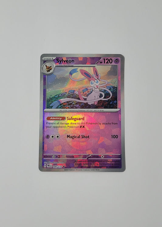 Sylveon 040/131 (Poké Ball) - Prismatic Evolutions