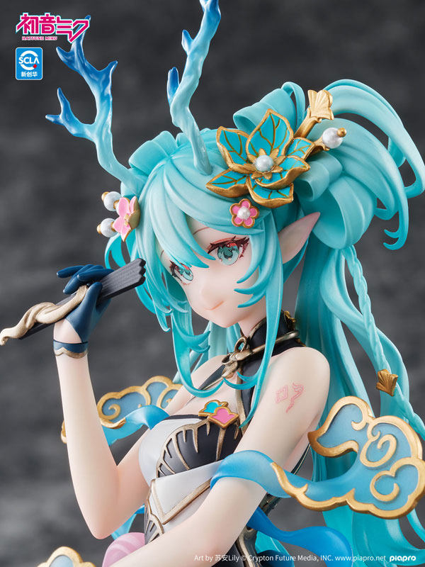 (Pre-Order) KAIYODO: Vocaloid - Hatsune Miku Azure Dragon Ver. 1/7 Scale Figure