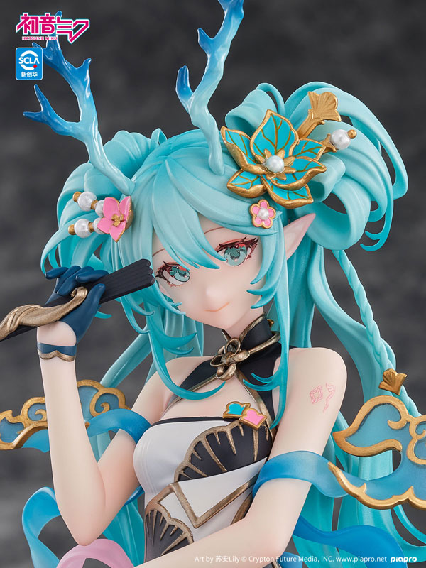 (Pre-Order) KAIYODO: Vocaloid - Hatsune Miku Azure Dragon Ver. 1/7 Scale Figure